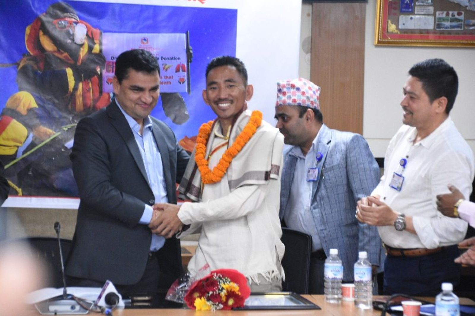 Kidney Transplant Mountainer Pemba SHerpa recognition program pic Kidney Transplant Mountainer Pemba SHerpa recognition program pic