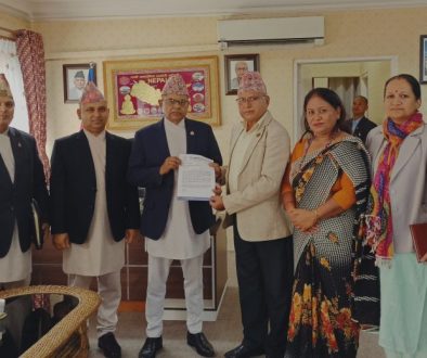 Fncsi with Minister of Industry, Commerce and Supplies photograph (1)
