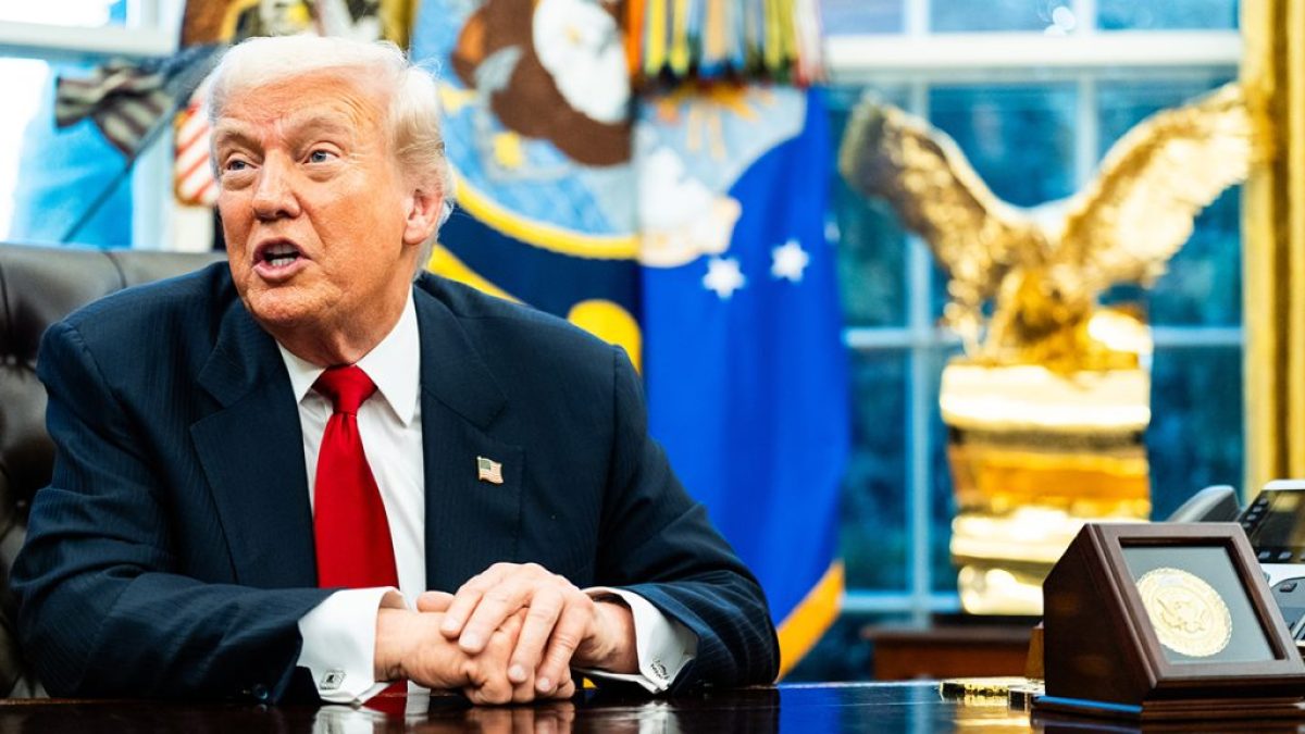 trump_urUkSsY9iW