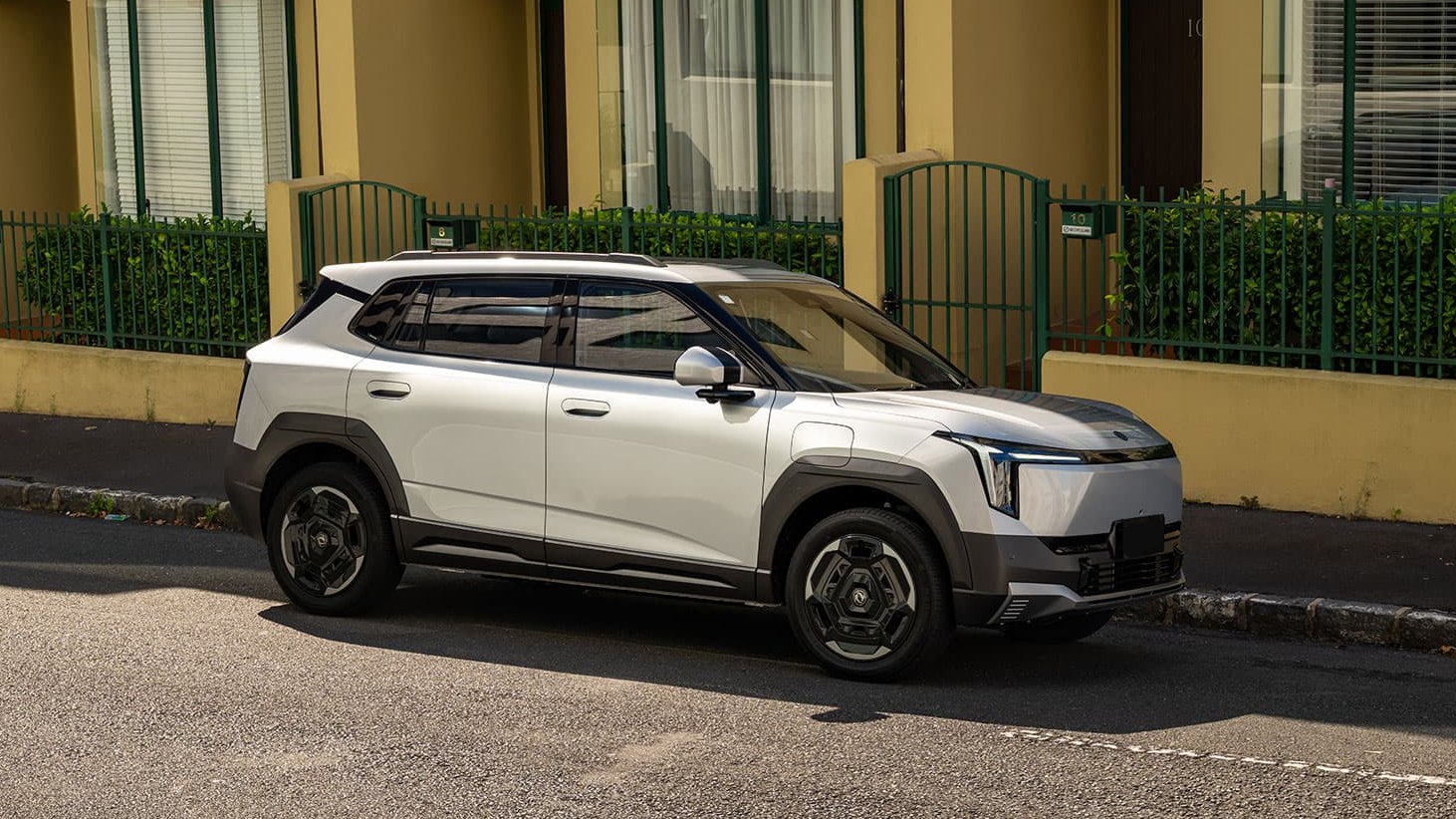 Dongfeng-Nammi-06-side.jpg