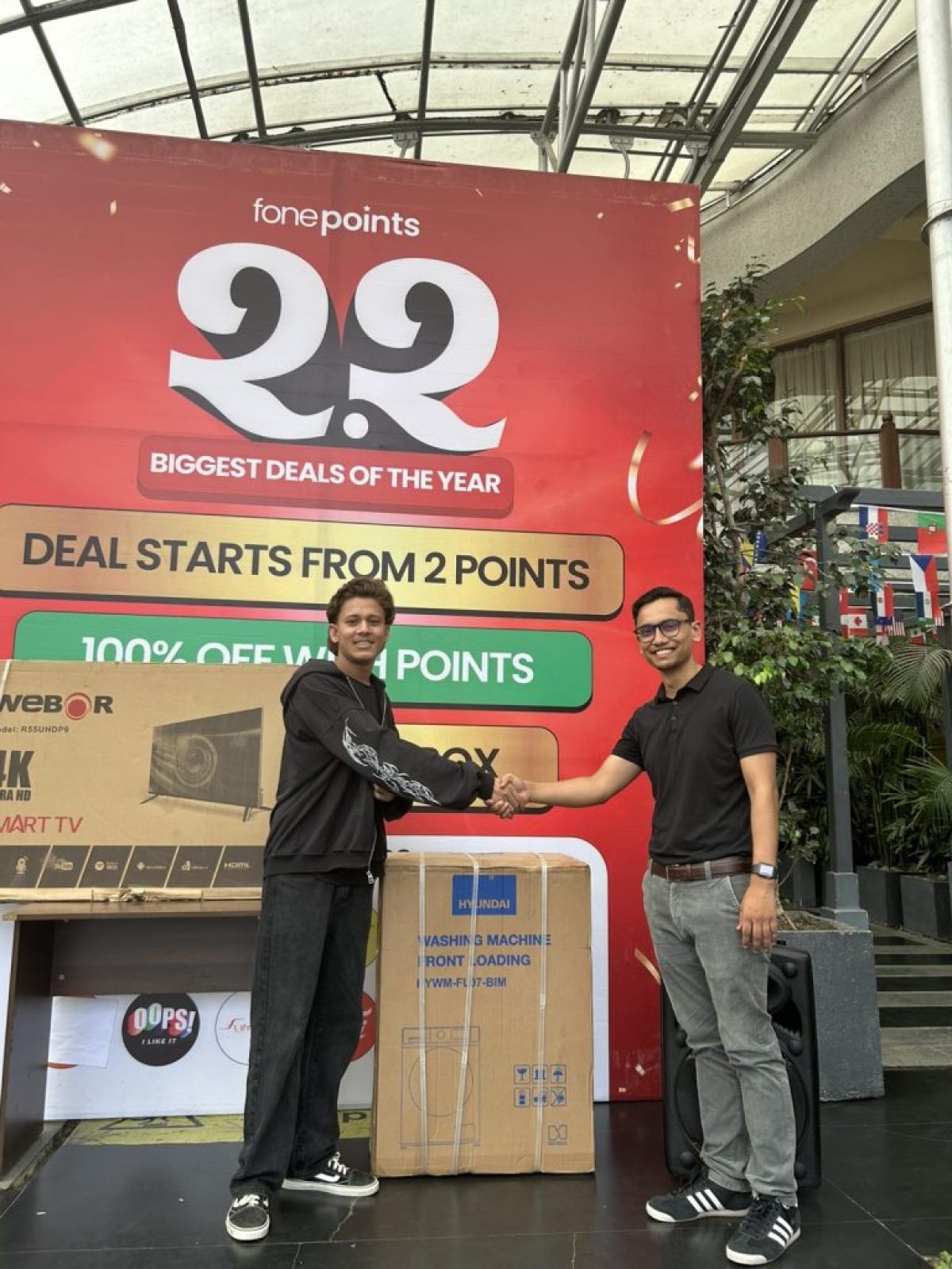 Prize handover2