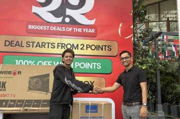 Prize handover2