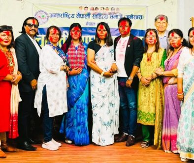 ००